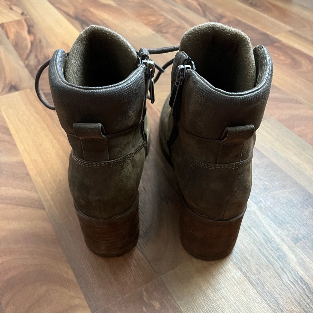 Crown Vintage Brown Lace-Up Ankle Boots - Picture 9 of 10